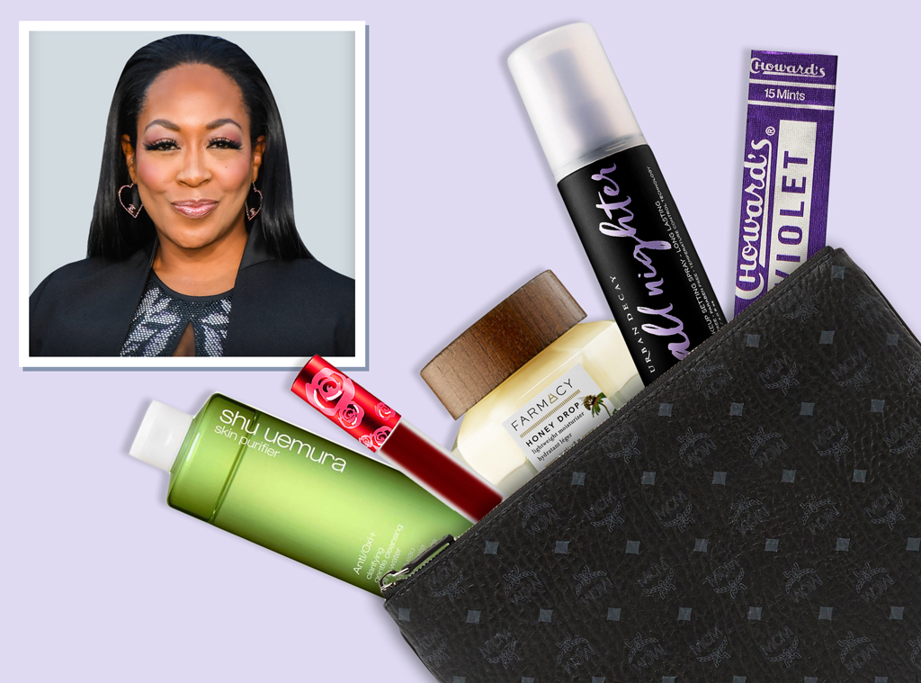 E-Comm: Tichina Arnold, What's In Her Bag E-Comm: Tichina Arnold, What's In Her Bag